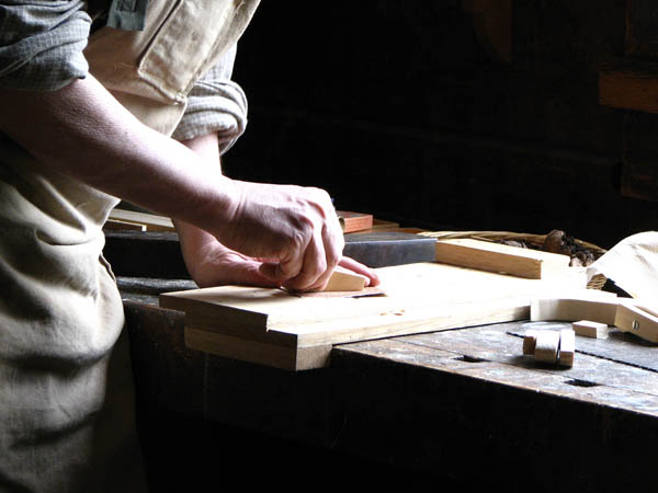 Ofrecemos un servicio de <strong>carpintería  de madera y ebanistería en Bobadilla</strong> adaptado a las necesidades del <strong>cliente</strong>.