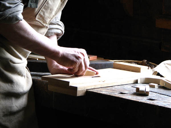 Ofrecemos un servicio de <strong>carpinterÃ­a  de madera y ebanisterÃ­a en Bobadilla</strong> adaptado a las necesidades del <strong>cliente</strong>.